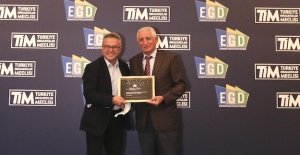 Mehmet Önder Başarılı İş İnsanı ödülünü aldı
